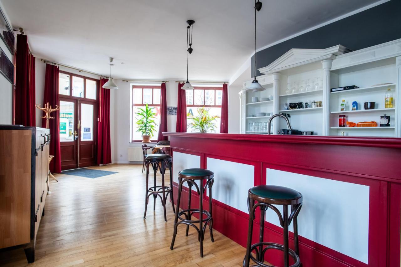 Alt-Berliner Eckkneipe - "Feuchte Ecke" Apartment Екстериор снимка