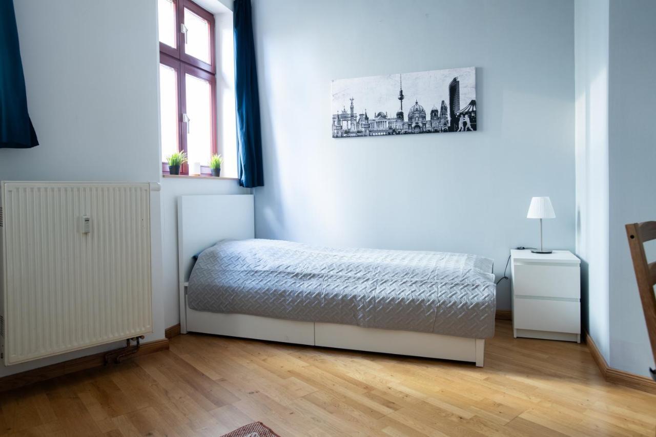 Alt-Berliner Eckkneipe - "Feuchte Ecke" Apartment Екстериор снимка