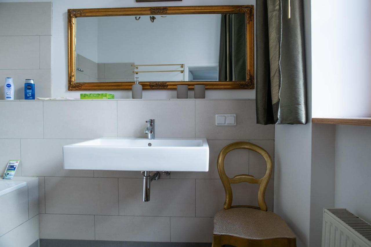 Alt-Berliner Eckkneipe - "Feuchte Ecke" Apartment Екстериор снимка