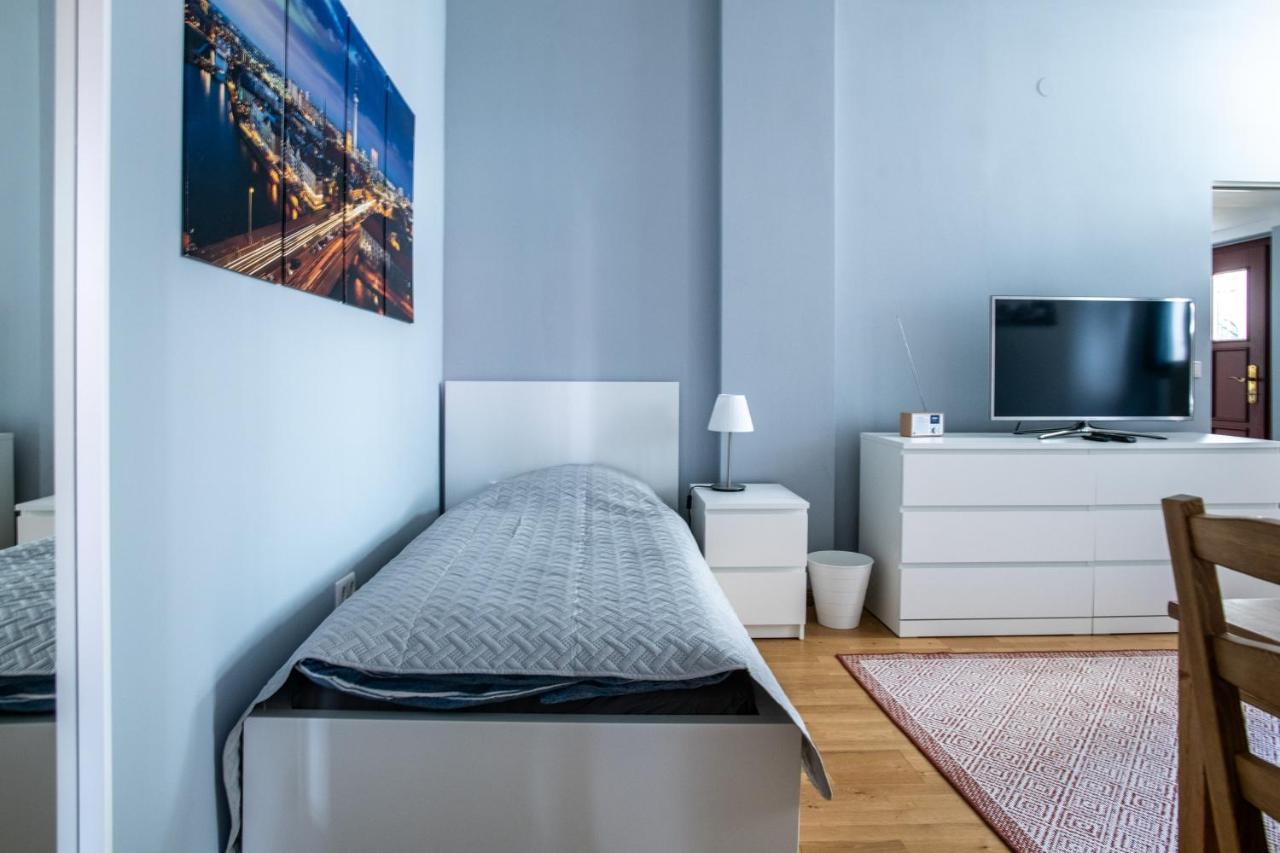 Alt-Berliner Eckkneipe - "Feuchte Ecke" Apartment Екстериор снимка