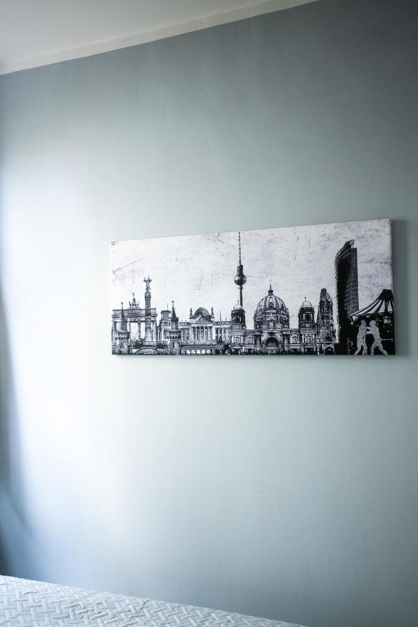 Alt-Berliner Eckkneipe - "Feuchte Ecke" Apartment Екстериор снимка