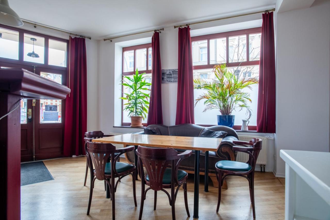 Alt-Berliner Eckkneipe - "Feuchte Ecke" Apartment Екстериор снимка