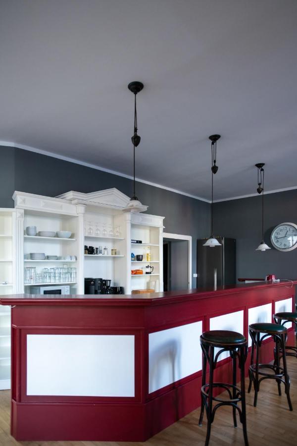 Alt-Berliner Eckkneipe - "Feuchte Ecke" Apartment Екстериор снимка