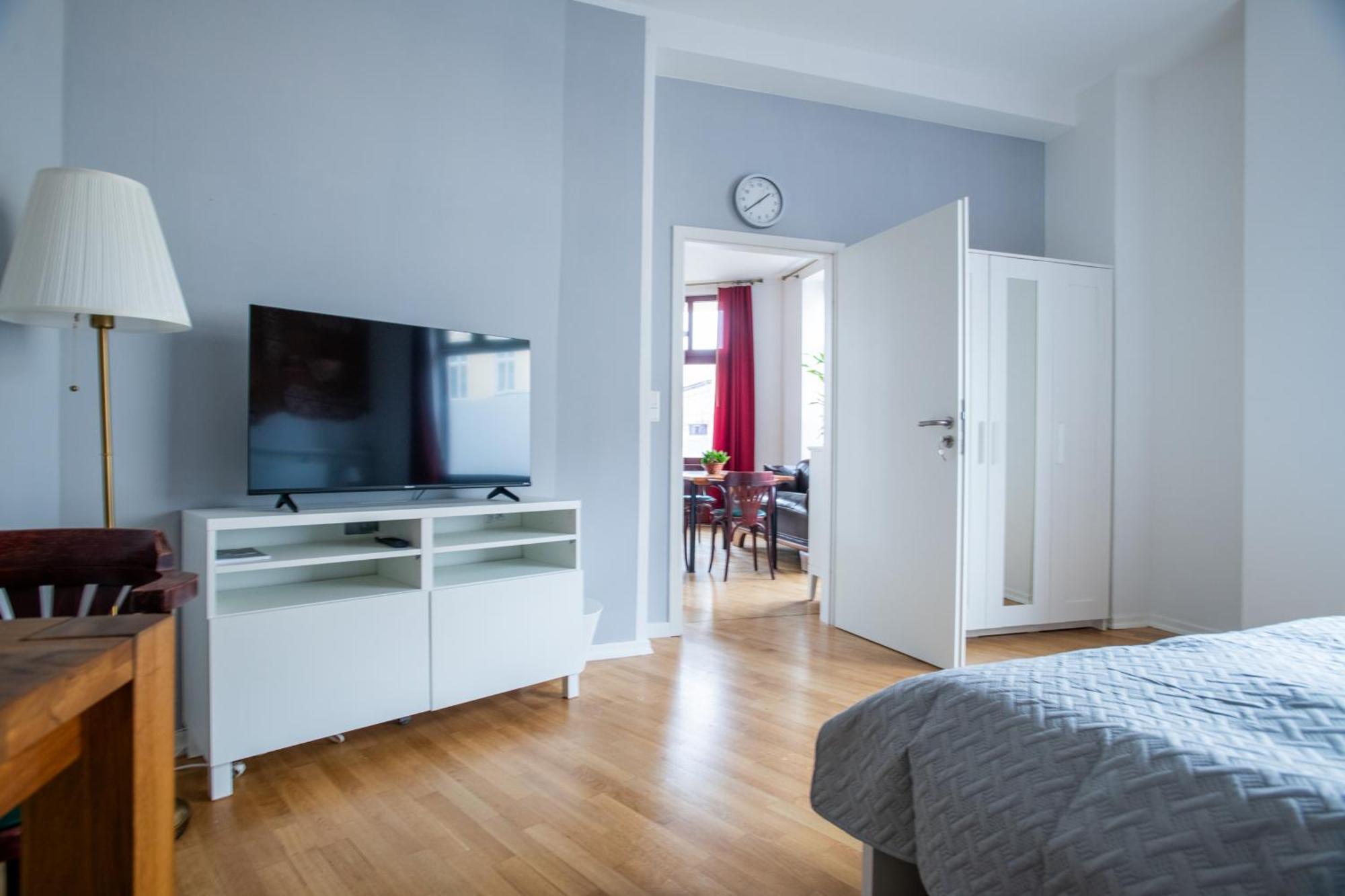 Alt-Berliner Eckkneipe - "Feuchte Ecke" Apartment Екстериор снимка